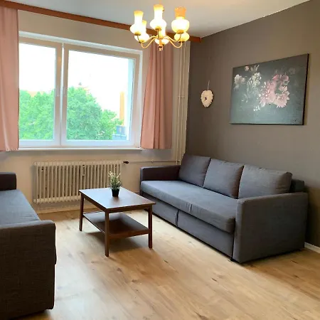 Lebt-wohnung Für Bis Zu 12 Personen Apartment Berlin