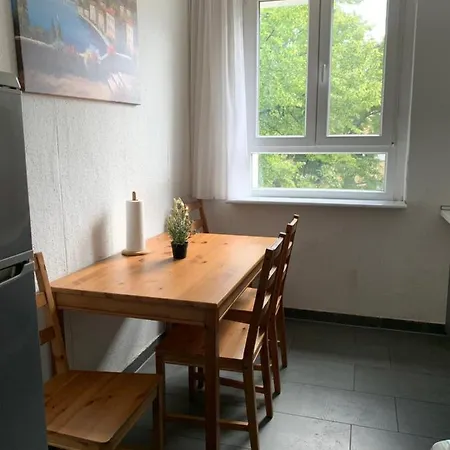 Lebt-wohnung Für Bis Zu 12 Personen Berlin