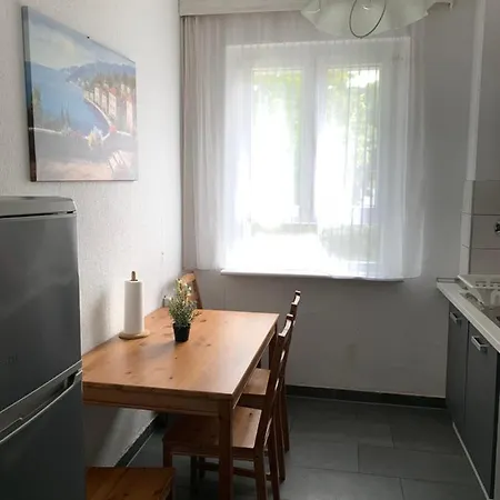 Lebt-wohnung Für Bis Zu 12 Personen Apartment Berlin