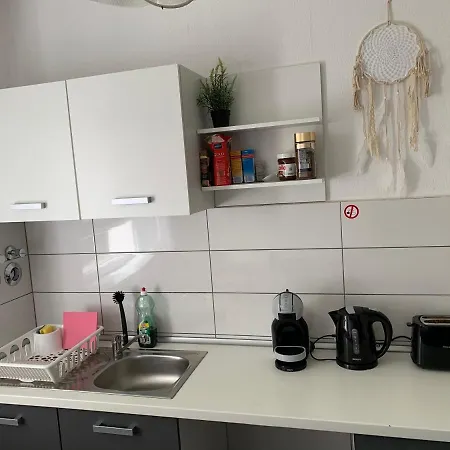 Lebt-wohnung Für Bis Zu 12 Personen Berlin