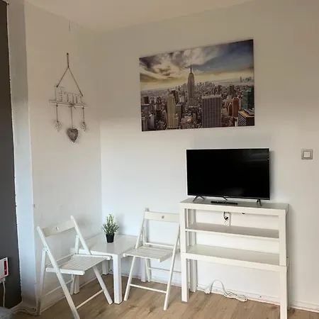 Lebt-wohnung Für Bis Zu 12 Personen * Berlin