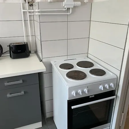 Lebt-wohnung Für Bis Zu 12 Personen * Berlin