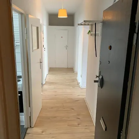 Lebt-wohnung Für Bis Zu 12 Personen * Berlin