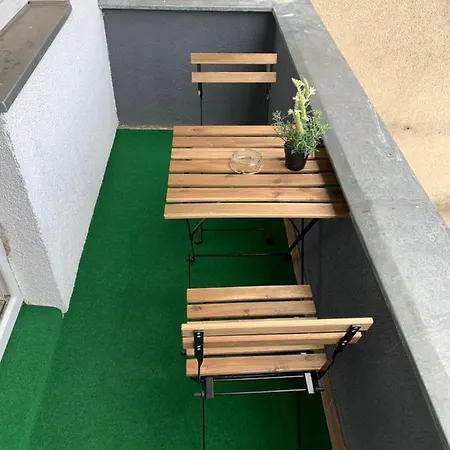 Lebt-wohnung Für Bis Zu 12 Personen Berlin