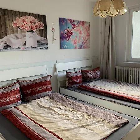 Lebt-wohnung Für Bis Zu 12 Personen * Berlin