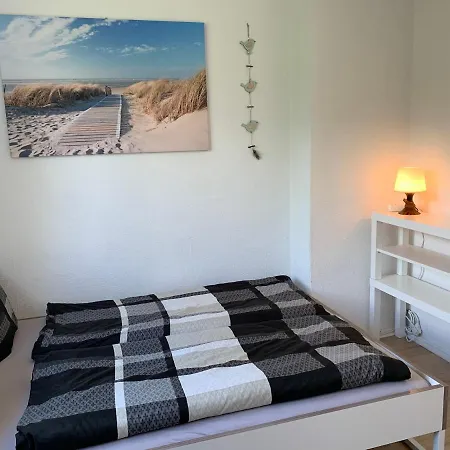Lebt-wohnung Für Bis Zu 12 Personen * Berlin
