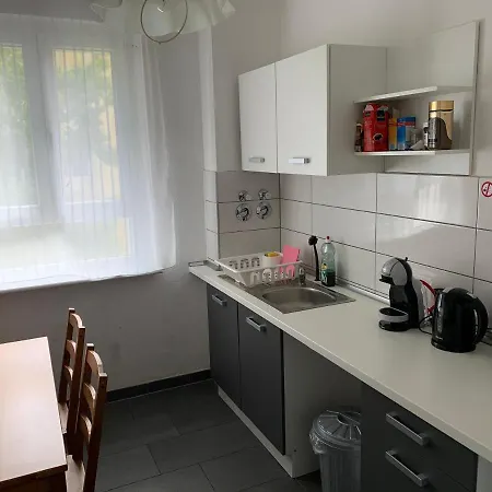 Lebt-wohnung Für Bis Zu 12 Personen Apartment