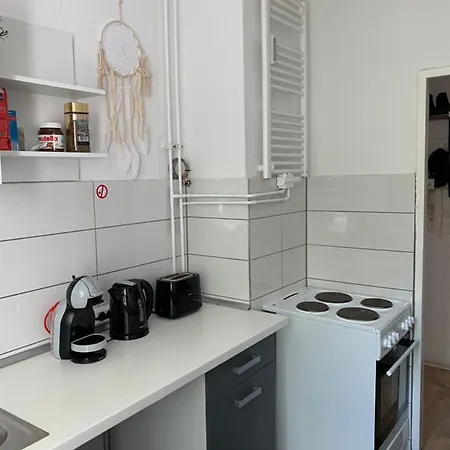 Lebt-wohnung Für Bis Zu 12 Personen Berlin