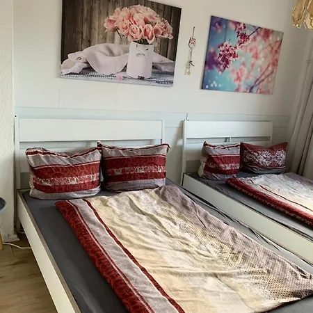 Lebt-wohnung Für Bis Zu 12 Personen Berlin